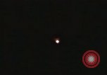 Standbild Flares Vietnam Khe Sanh, 1968, aus Sekunde 4 historischem Filmmaterial Videoclip 65675022563