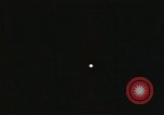 Standbild Flares Vietnam Khe Sanh, 1968, aus Sekunde 5 historischem Filmmaterial Videoclip 65675022563