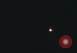 Standbild Flares Vietnam Khe Sanh, 1968, aus Sekunde 8 historischem Filmmaterial Videoclip 65675022563
