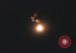 Standbild Flares Vietnam Khe Sanh, 1968, aus Sekunde 11 historischem Filmmaterial Videoclip 65675022563