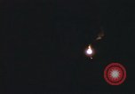 Standbild Flares Vietnam Khe Sanh, 1968, aus Sekunde 15 historischem Filmmaterial Videoclip 65675022563