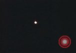 Standbild Flares Vietnam Khe Sanh, 1968, aus Sekunde 25 historischem Filmmaterial Videoclip 65675022563