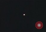 Standbild Flares Vietnam Khe Sanh, 1968, aus Sekunde 27 historischem Filmmaterial Videoclip 65675022563