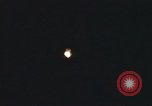 Standbild Flares Vietnam Khe Sanh, 1968, aus Sekunde 35 historischem Filmmaterial Videoclip 65675022563