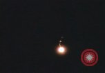 Standbild Flares Vietnam Khe Sanh, 1968, aus Sekunde 36 historischem Filmmaterial Videoclip 65675022563