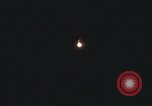 Standbild Flares Vietnam Khe Sanh, 1968, aus Sekunde 48 historischem Filmmaterial Videoclip 65675022563