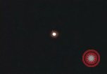 Standbild Flares Vietnam Khe Sanh, 1968, aus Sekunde 49 historischem Filmmaterial Videoclip 65675022563