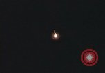 Standbild Flares Vietnam Khe Sanh, 1968, aus Sekunde 50 historischem Filmmaterial Videoclip 65675022563