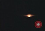 Standbild Flares Vietnam Khe Sanh, 1968, aus Sekunde 60 historischem Filmmaterial Videoclip 65675022563
