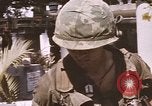 Standbild Vietcong Angriff Saigon Vietnam, 1968, aus Sekunde 24 historischem Filmmaterial Videoclip 65675022569