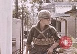 Standbild Vietcong Angriff Saigon Vietnam, 1968, aus Sekunde 28 historischem Filmmaterial Videoclip 65675022569