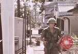 Standbild Vietcong Angriff Saigon Vietnam, 1968, aus Sekunde 30 historischem Filmmaterial Videoclip 65675022569