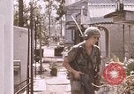 Standbild Vietcong Angriff Saigon Vietnam, 1968, aus Sekunde 31 historischem Filmmaterial Videoclip 65675022569