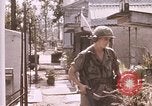 Standbild Vietcong Angriff Saigon Vietnam, 1968, aus Sekunde 32 historischem Filmmaterial Videoclip 65675022569