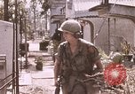 Standbild Vietcong Angriff Saigon Vietnam, 1968, aus Sekunde 35 historischem Filmmaterial Videoclip 65675022569