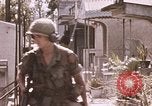 Standbild Vietcong Angriff Saigon Vietnam, 1968, aus Sekunde 36 historischem Filmmaterial Videoclip 65675022569