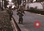 Standbild Vietcong Angriff Saigon Vietnam, 1968, aus Sekunde 44 historischem Filmmaterial Videoclip 65675022569