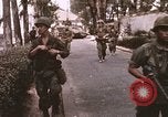 Standbild Vietcong Angriff Saigon Vietnam, 1968, aus Sekunde 47 historischem Filmmaterial Videoclip 65675022569