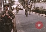 Standbild Vietcong Angriff Saigon Vietnam, 1968, aus Sekunde 49 historischem Filmmaterial Videoclip 65675022569
