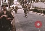 Standbild Vietcong Angriff Saigon Vietnam, 1968, aus Sekunde 50 historischem Filmmaterial Videoclip 65675022569