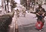 Standbild Vietcong Angriff Saigon Vietnam, 1968, aus Sekunde 56 historischem Filmmaterial Videoclip 65675022569