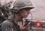 Standbild Vietcong Angriff Saigon Vietnam, 1968, aus Sekunde 61 historischem Filmmaterial Videoclip 65675022569