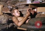 Standbild Vereinigten Staaten Marines Corps Khe Sanh Vietnam, 1968, aus Sekunde 14 historischem Filmmaterial Videoclip 65675022599