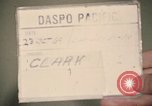 Immagine di Controlli di infermiere soldati feriti Il Vietnam, 1969, secondo 8 filmato di repertorio 65675022606
