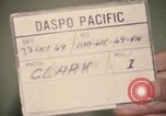 Immagine di Controlli di infermiere soldati feriti Il Vietnam, 1969, secondo 15 filmato di repertorio 65675022606