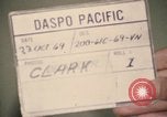 Immagine di Controlli di infermiere soldati feriti Il Vietnam, 1969, secondo 16 filmato di repertorio 65675022606