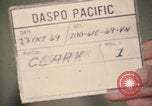 Immagine di Controlli di infermiere soldati feriti Il Vietnam, 1969, secondo 17 filmato di repertorio 65675022606
