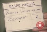 Immagine di Controlli di infermiere soldati feriti Il Vietnam, 1969, secondo 20 filmato di repertorio 65675022606