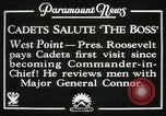 Immagine di Presidente e signora Roosevelt visitando US Academ militare West Point New York USA, 1934, secondo 5 filmato di repertorio 65675022615