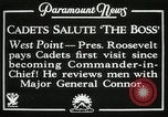 Immagine di Presidente e signora Roosevelt visitando US Academ militare West Point New York USA, 1934, secondo 10 filmato di repertorio 65675022615
