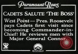 Immagine di Presidente e signora Roosevelt visitando US Academ militare West Point New York USA, 1934, secondo 13 filmato di repertorio 65675022615