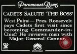 Immagine di Presidente e signora Roosevelt visitando US Academ militare West Point New York USA, 1934, secondo 14 filmato di repertorio 65675022615