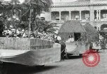 Immagine di Sfilata in Hawaii Hawaii USA, 1916, secondo 52 filmato di repertorio 65675022619