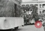 Immagine di Sfilata in Hawaii Hawaii USA, 1916, secondo 56 filmato di repertorio 65675022619