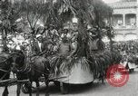 Immagine di Sfilata in Hawaii Hawaii USA, 1916, secondo 62 filmato di repertorio 65675022619
