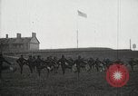 Image des soldats de l'armée des États-Unis exercice pendant la formation United States USA, 1916, de la seconde 17 séquences d'archives historiques vidéo 65675022628