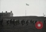 Image des soldats de l'armée des États-Unis exercice pendant la formation United States USA, 1916, de la seconde 27 séquences d'archives historiques vidéo 65675022628