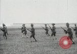 Image baïonnette exercice par les soldats de l'Armée américaine United States USA, 1916, de la seconde 3 séquences d'archives historiques vidéo 65675022629