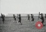 Image baïonnette exercice par les soldats de l'Armée américaine United States USA, 1916, de la seconde 4 séquences d'archives historiques vidéo 65675022629