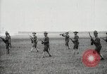 Image baïonnette exercice par les soldats de l'Armée américaine United States USA, 1916, de la seconde 6 séquences d'archives historiques vidéo 65675022629