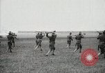 Image baïonnette exercice par les soldats de l'Armée américaine United States USA, 1916, de la seconde 8 séquences d'archives historiques vidéo 65675022629