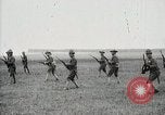 Image baïonnette exercice par les soldats de l'Armée américaine United States USA, 1916, de la seconde 10 séquences d'archives historiques vidéo 65675022629