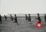 Image baïonnette exercice par les soldats de l'Armée américaine United States USA, 1916, de la seconde 12 séquences d'archives historiques vidéo 65675022629