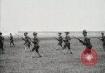 Image baïonnette exercice par les soldats de l'Armée américaine United States USA, 1916, de la seconde 15 séquences d'archives historiques vidéo 65675022629