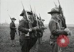 Standbild US Army Soldaten Handbuch der Arme Training United States USA, 1916, aus Sekunde 14 historischem Filmmaterial Videoclip 65675022631