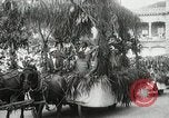 Standbild Historische Parade Hawaii USA, 1916, aus Sekunde 60 historischem Filmmaterial Videoclip 65675022635